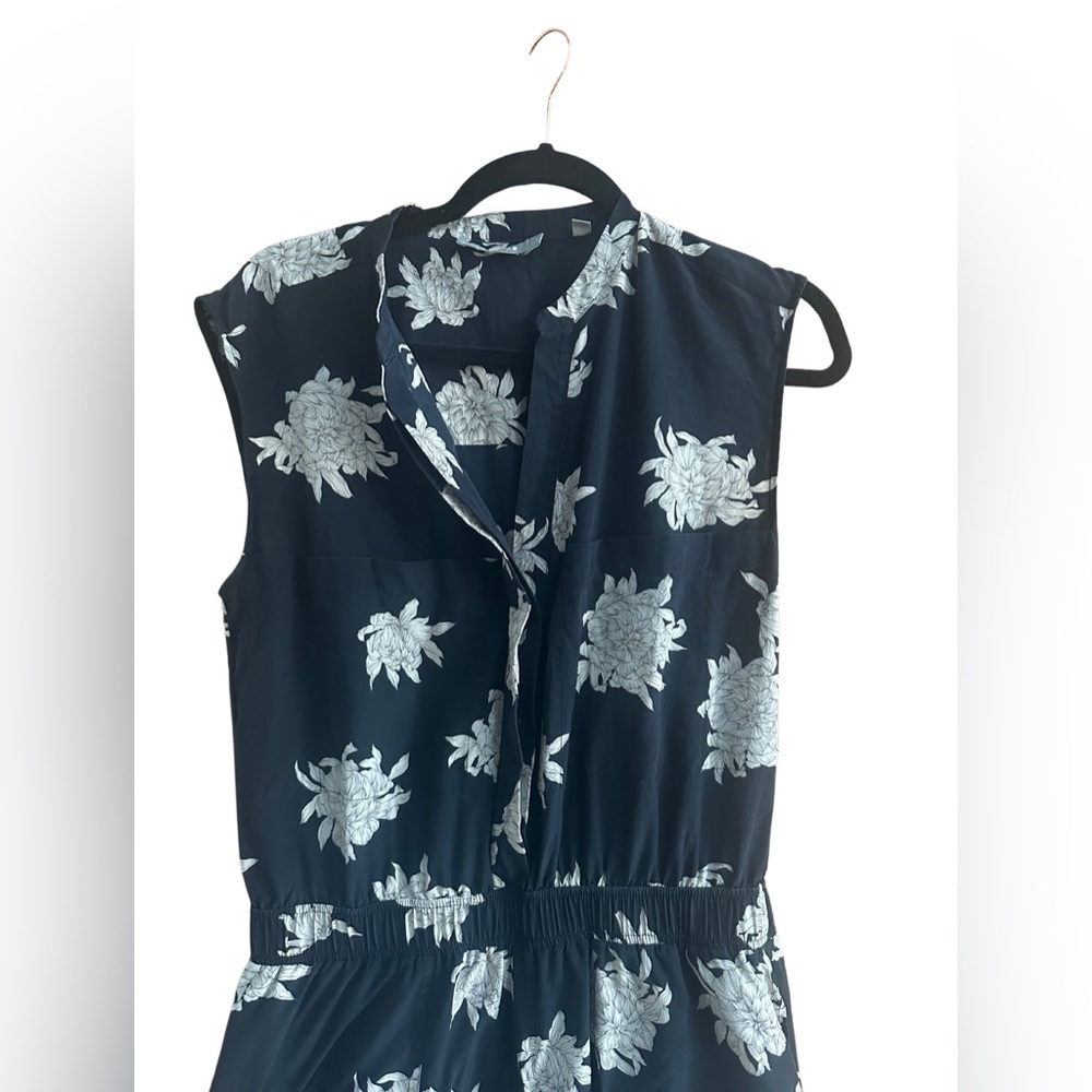 Vince Silk Floral Jumpsuit Black White Chrysanthemum Print Size M - Picture 8 of 12